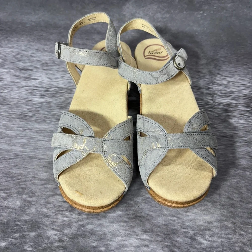 Dansko Season Wedge Sandals Womens Size 39 Gray Suede Gold Platform Buckle Strap